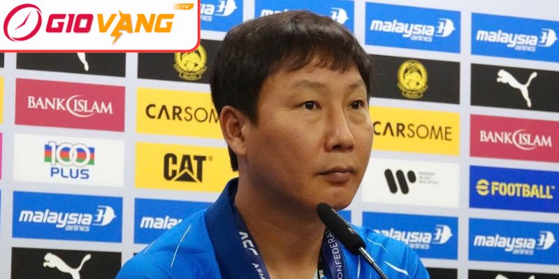HLV Kim thận trọng trước U22 Lào

